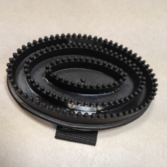 Скребница резиновая на ремешке 50393