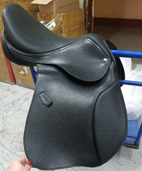 Седло LeatherArt Square конкурное, сменные ленчики в комплекте 10527