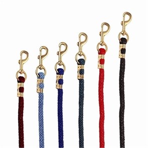 {{photo.Alt || photo.Description || 'Чумбур Daslo нейлоновый с латунным карабином 2,7 м.'}}